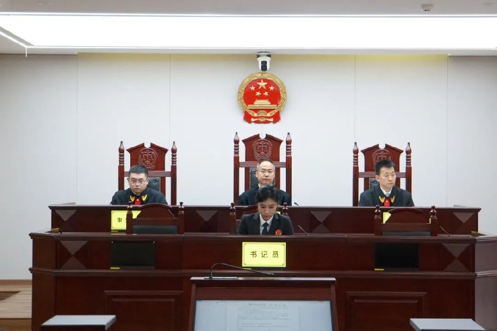 云知队代理案件由温州中院院长赵江涛公开开庭审理涉“网红”拉面品牌反向混淆商标侵权案